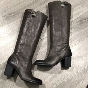 Vince Camuto Gray Burnished Leather Gettila Tall Round Toe Boots size 7.5
